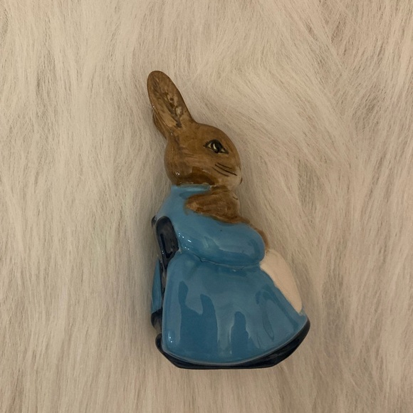 Royal Doulton Beatrix Potter “Mrs. Rabbit & Bunnies” - Picture 8 of 11